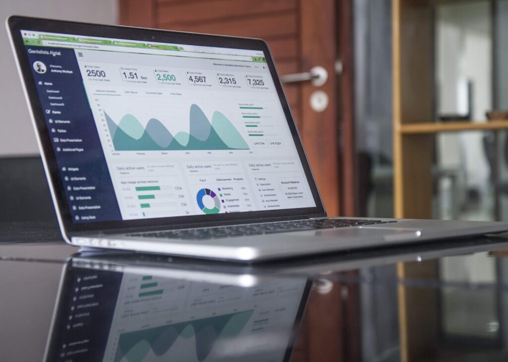 Présentation financière sur un ordinateur portable