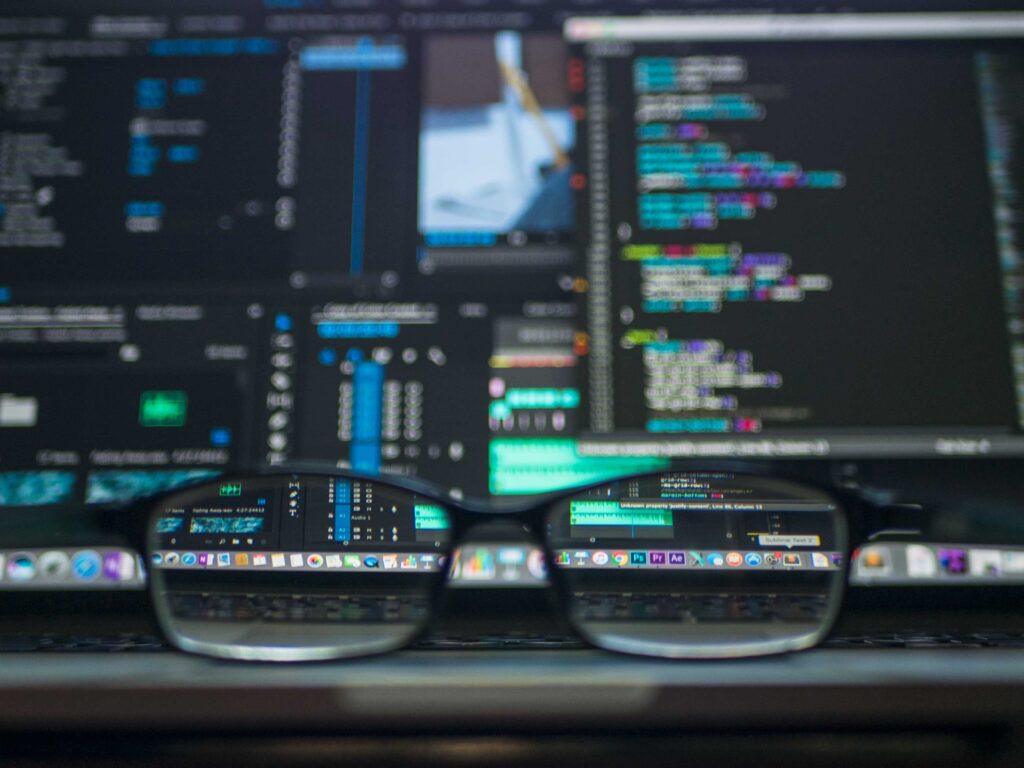 lunettes de vue devant un ordinateur