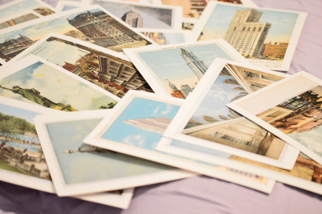pile de cartes postales