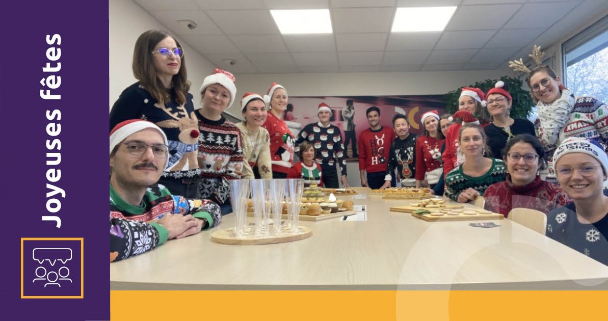Equipe de Caupenne & Co. v&ecirc;tue de pulls de no&euml;l