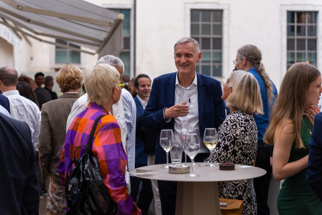 photo de la soir&eacute;e des 30 ans &agrave; l'h&ocirc;tel dieu - discussions