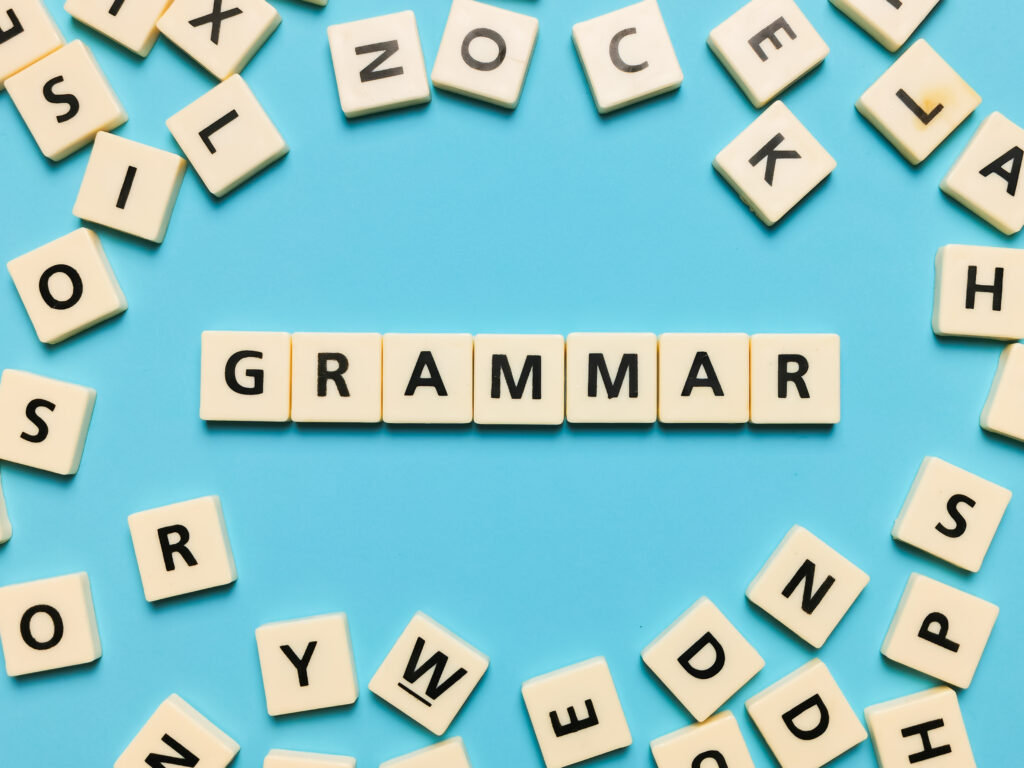 Mots "grammar" &eacute;crit avec les lettres du scrabble